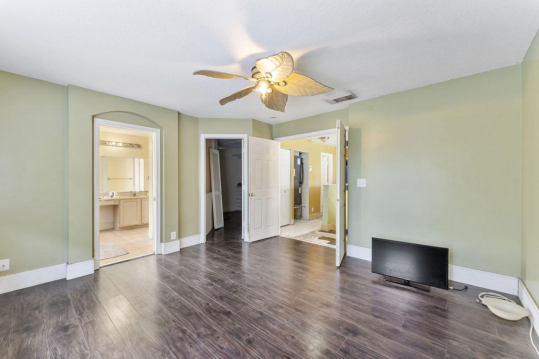 Под контрактом: $469,000 (4 спален, 2 ванн, 2145 Квадратных фут)