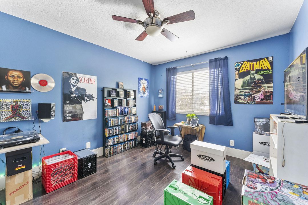 Под контрактом: $469,000 (4 спален, 2 ванн, 2145 Квадратных фут)