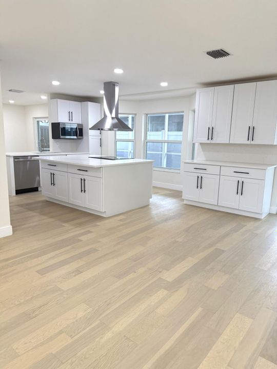 待售: $675,000 (4 贝兹, 2 浴室, 1927 平方英尺)