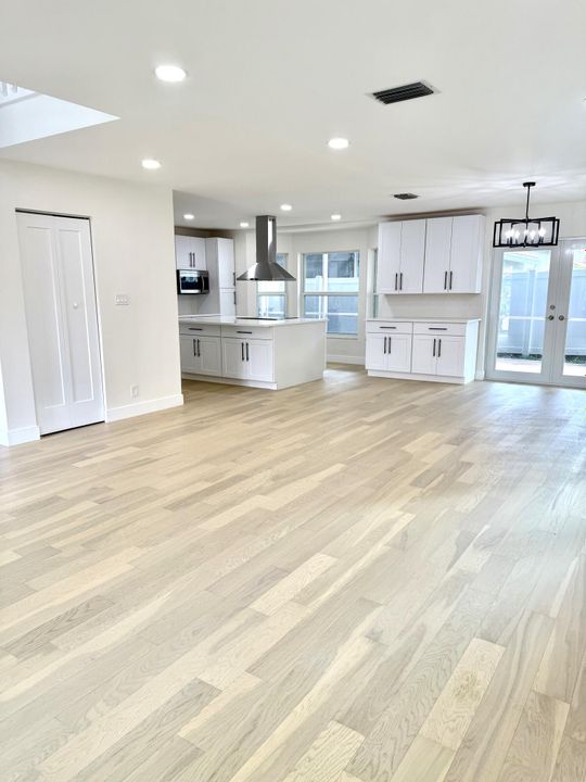 待售: $675,000 (4 贝兹, 2 浴室, 1927 平方英尺)