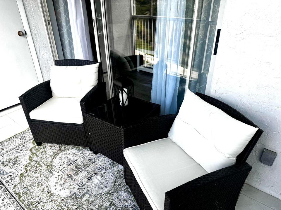 待售: $269,000 (2 贝兹, 2 浴室, 1018 平方英尺)