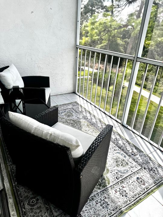 待售: $269,000 (2 贝兹, 2 浴室, 1018 平方英尺)