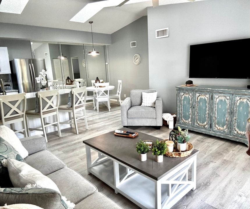 待售: $269,000 (2 贝兹, 2 浴室, 1018 平方英尺)