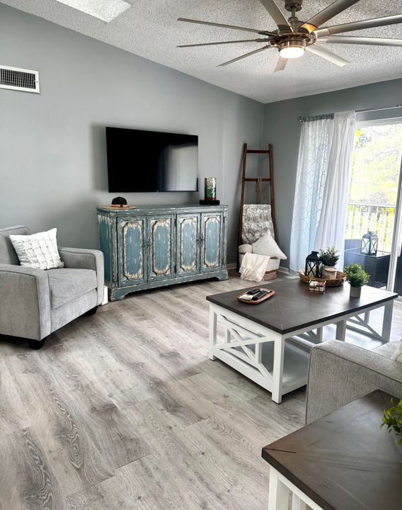 待售: $269,000 (2 贝兹, 2 浴室, 1018 平方英尺)