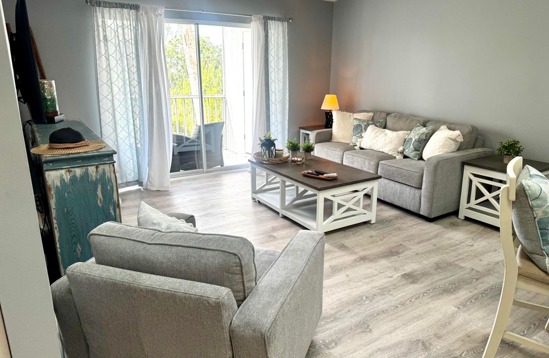 待售: $269,000 (2 贝兹, 2 浴室, 1018 平方英尺)