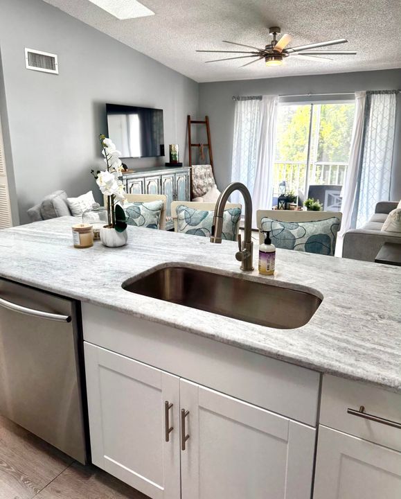 待售: $269,000 (2 贝兹, 2 浴室, 1018 平方英尺)