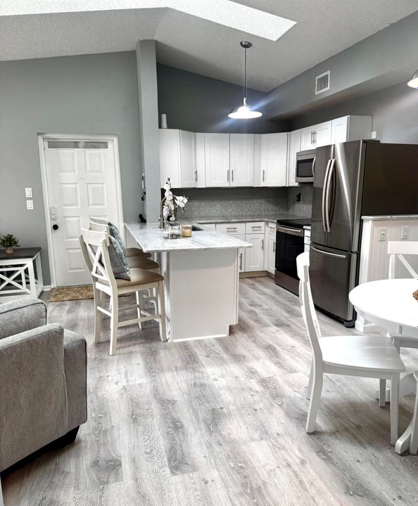 待售: $269,000 (2 贝兹, 2 浴室, 1018 平方英尺)