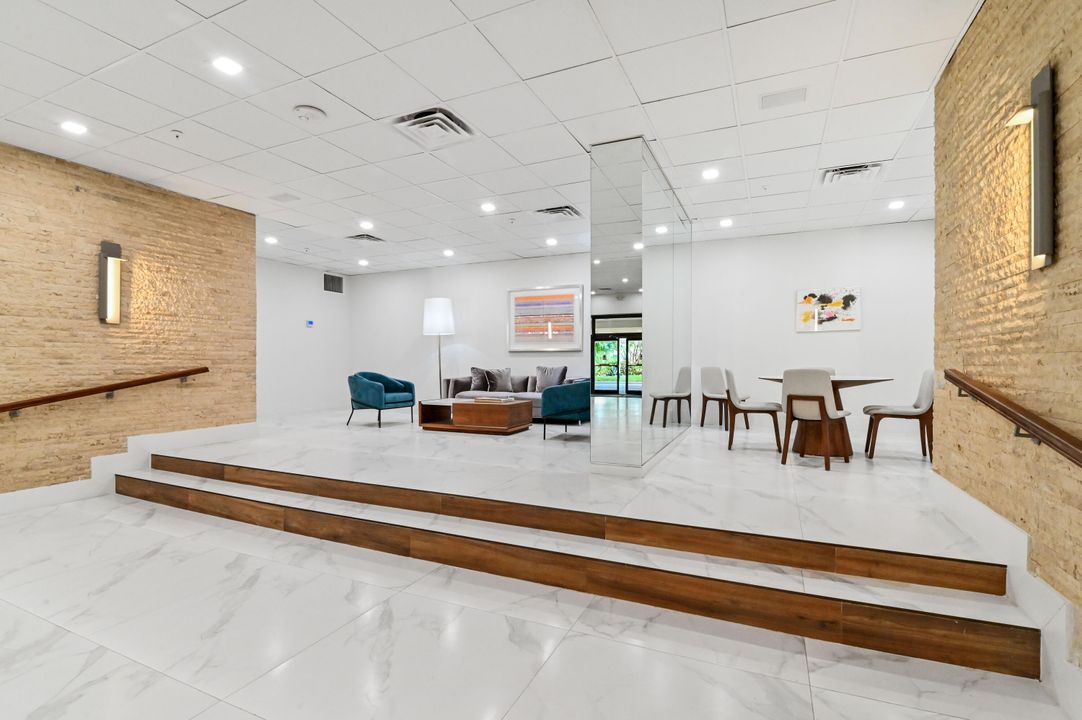 En Venta: $990,000 (3 camas, 2 baños, 2250 Pies cuadrados)