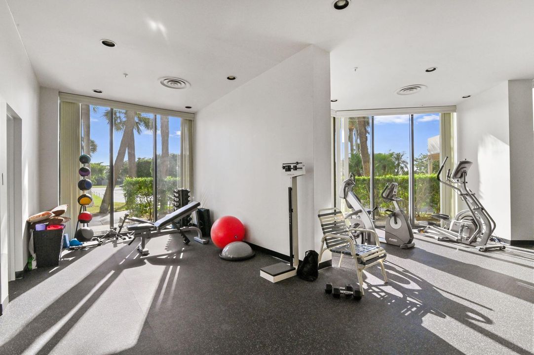 En Venta: $990,000 (3 camas, 2 baños, 2250 Pies cuadrados)