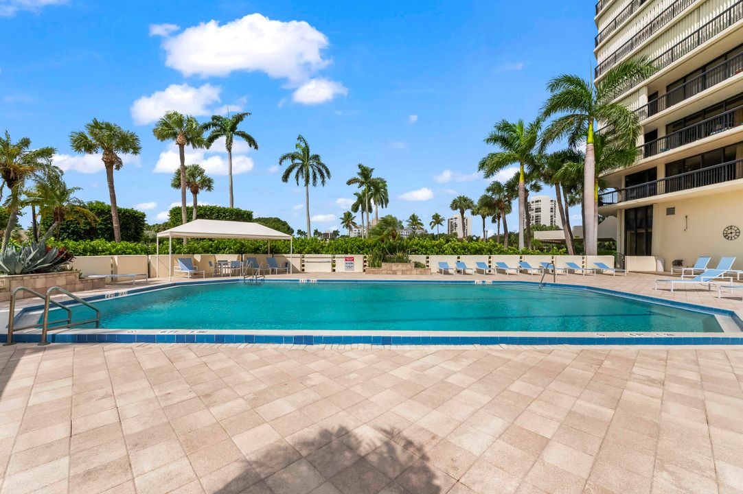 En Venta: $990,000 (3 camas, 2 baños, 2250 Pies cuadrados)