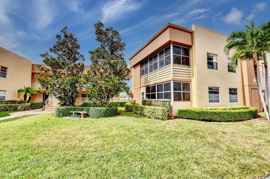 На продажу: $140,000 (2 спален, 2 ванн, 920 Квадратных фут)