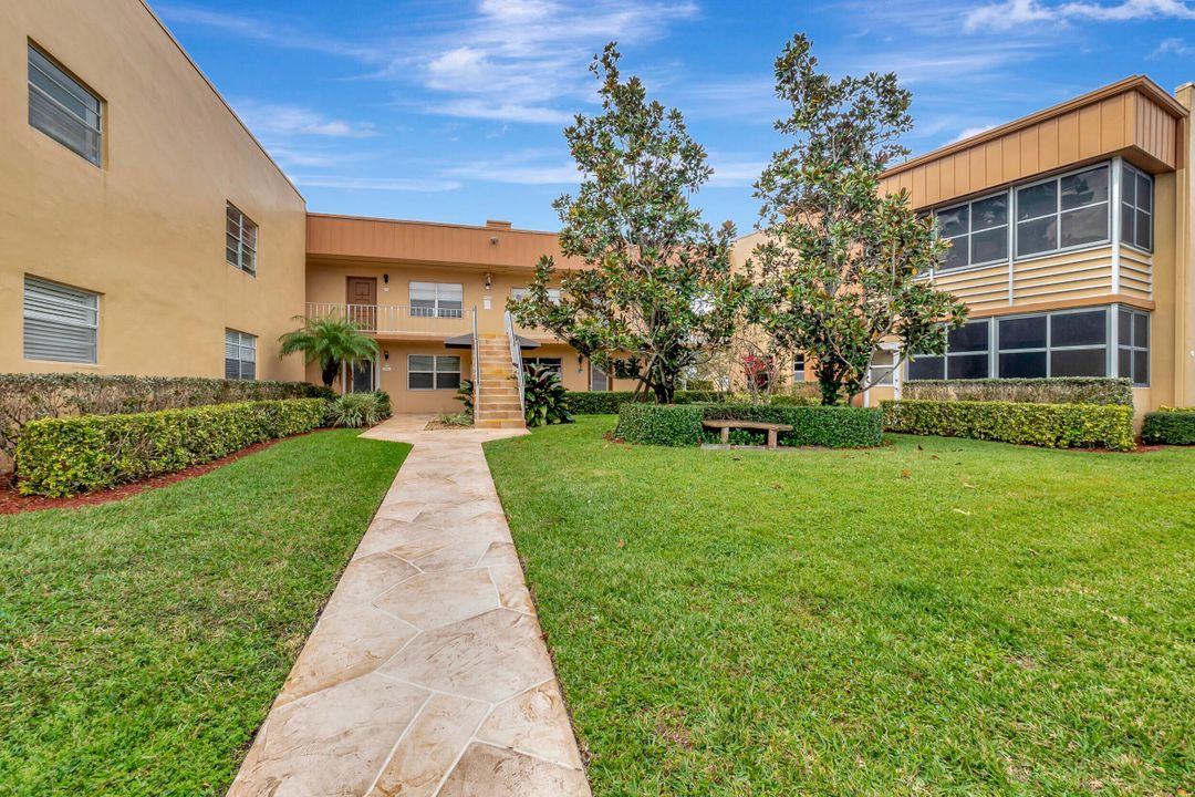 На продажу: $140,000 (2 спален, 2 ванн, 920 Квадратных фут)