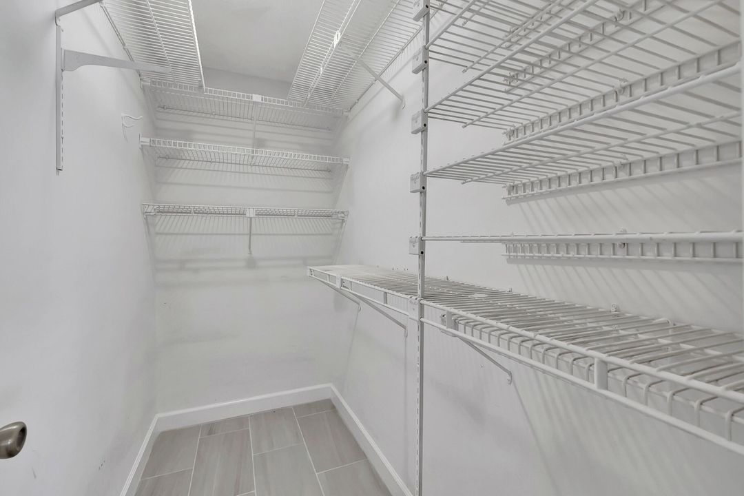 На продажу: $140,000 (2 спален, 2 ванн, 920 Квадратных фут)