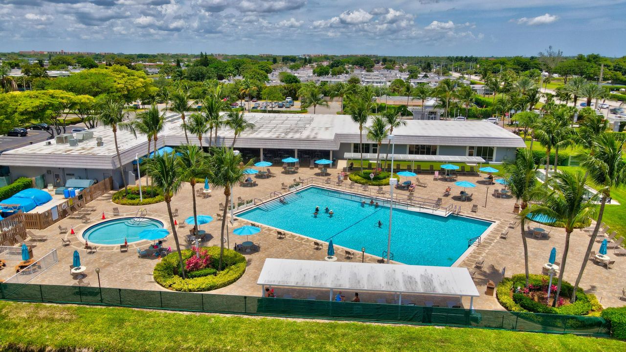 На продажу: $140,000 (2 спален, 2 ванн, 920 Квадратных фут)