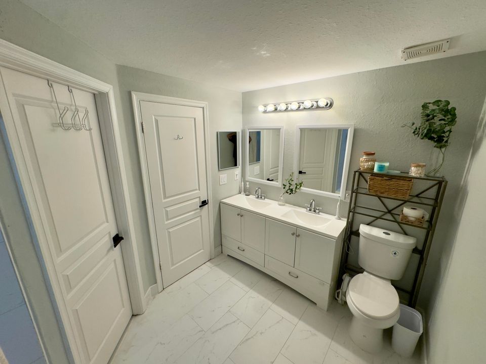 На продажу: $360,000 (2 спален, 1 ванн, 1110 Квадратных фут)