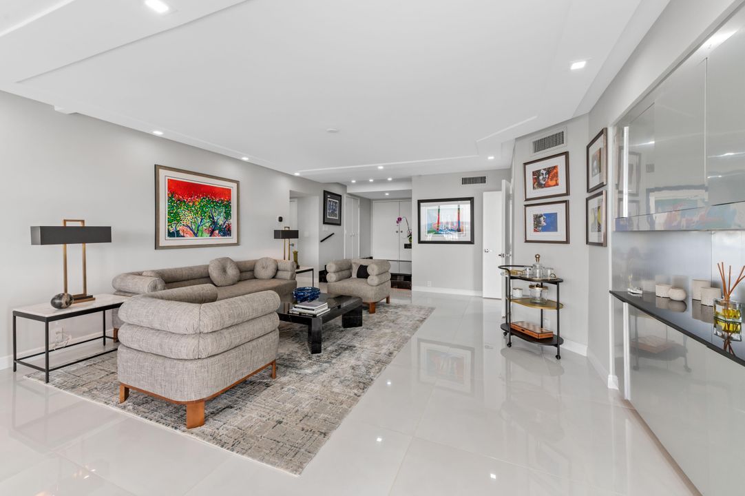 En Venta: $990,000 (3 camas, 2 baños, 2250 Pies cuadrados)