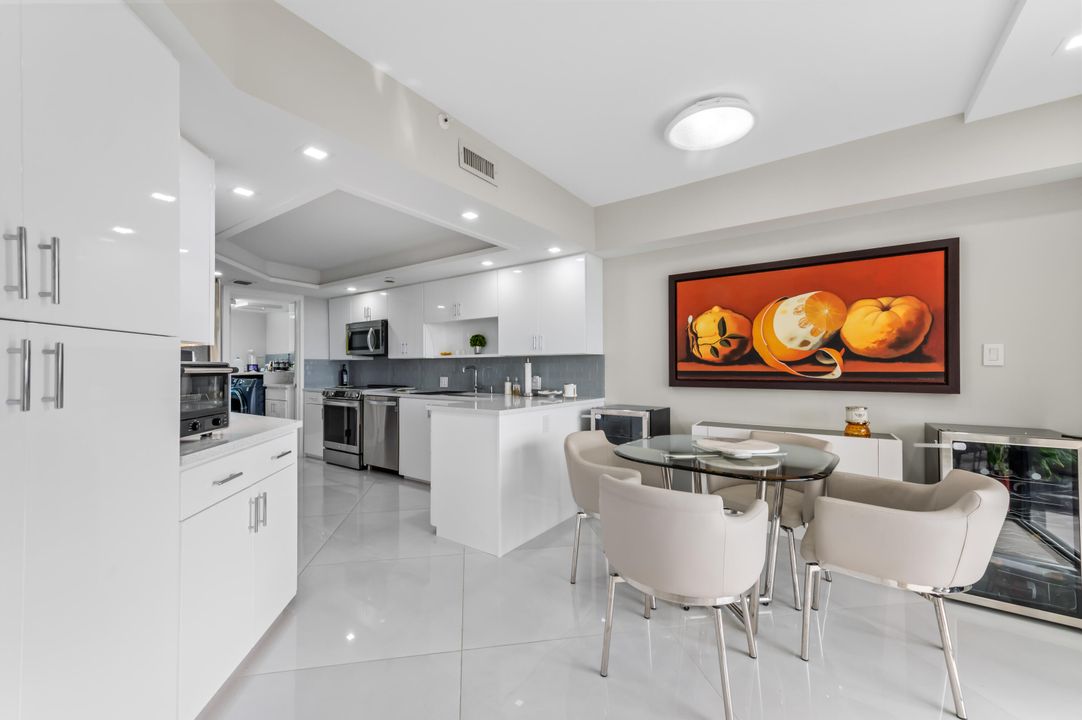 En Venta: $990,000 (3 camas, 2 baños, 2250 Pies cuadrados)