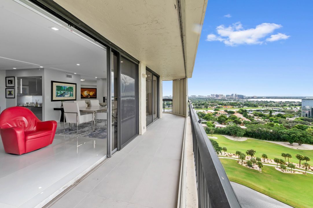 En Venta: $990,000 (3 camas, 2 baños, 2250 Pies cuadrados)