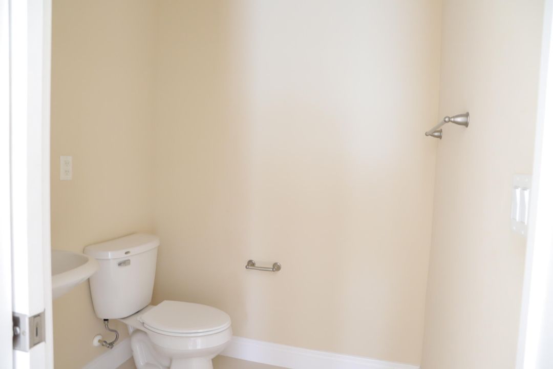 For Rent: $5,950 (5 beds, 3 baths, 2979 Square Feet)