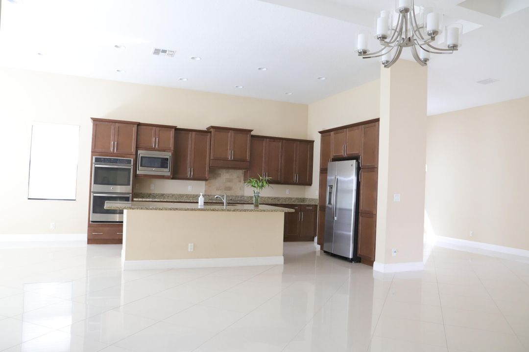 For Rent: $5,950 (5 beds, 3 baths, 2979 Square Feet)