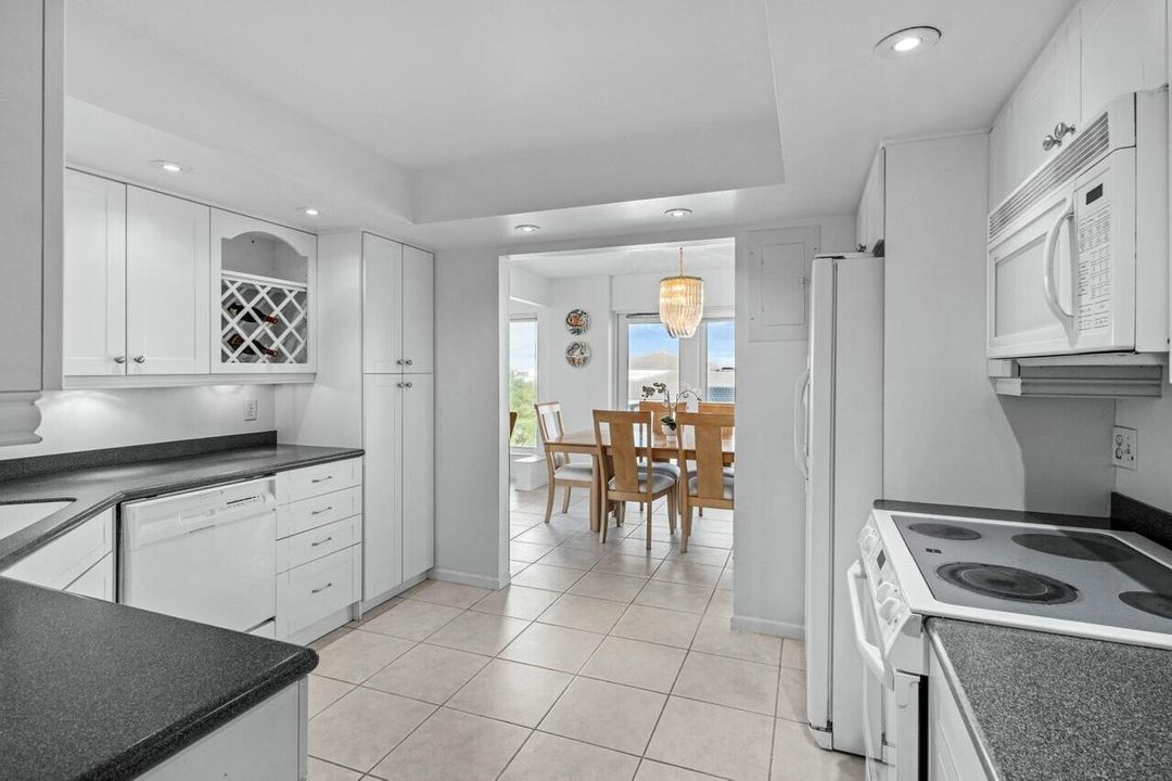 For Sale: $799,888 (2 beds, 2 baths, 1808 Square Feet)