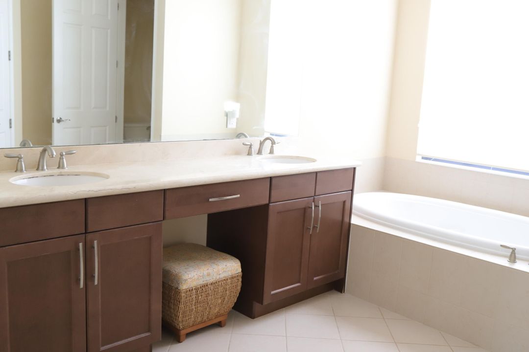 For Rent: $5,950 (5 beds, 3 baths, 2979 Square Feet)