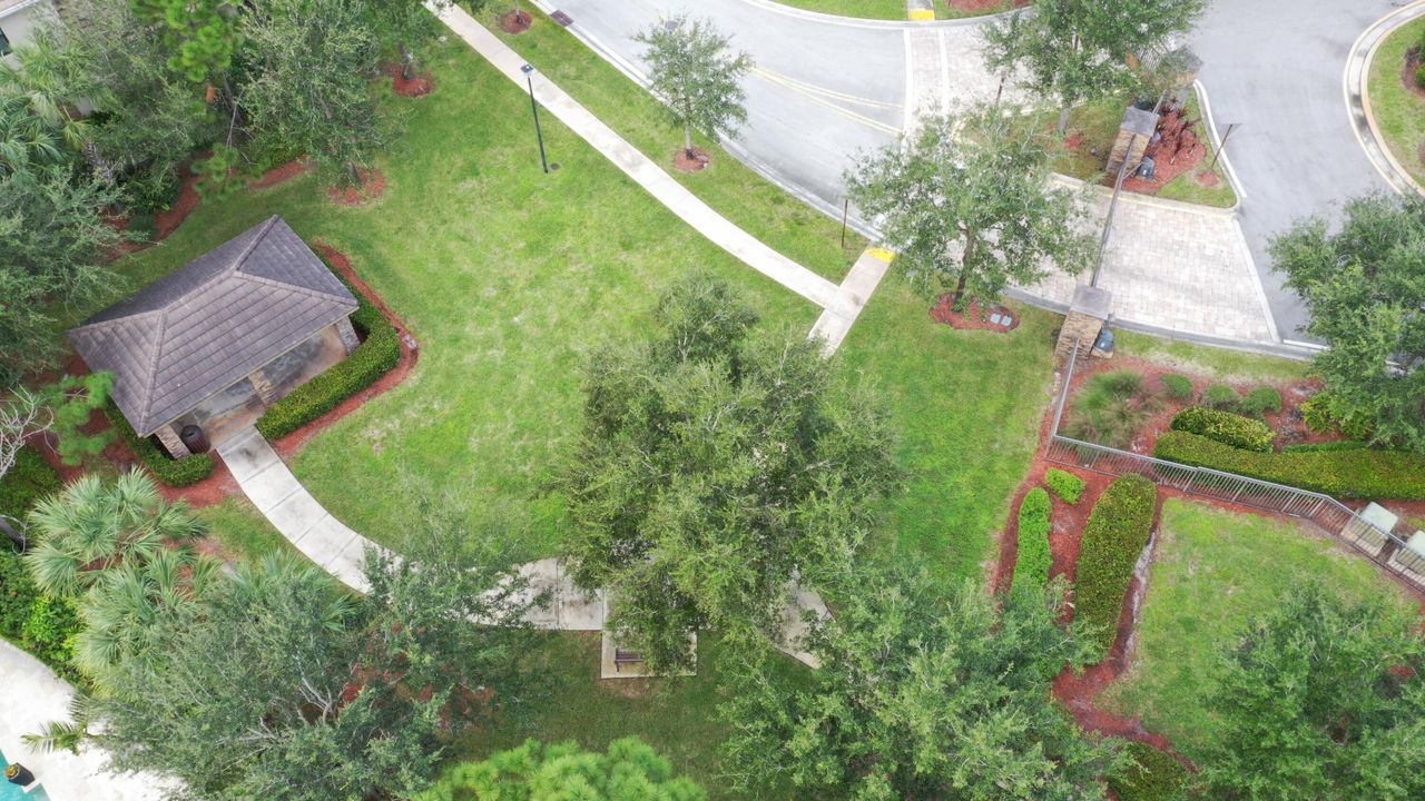 For Rent: $5,950 (5 beds, 3 baths, 2979 Square Feet)