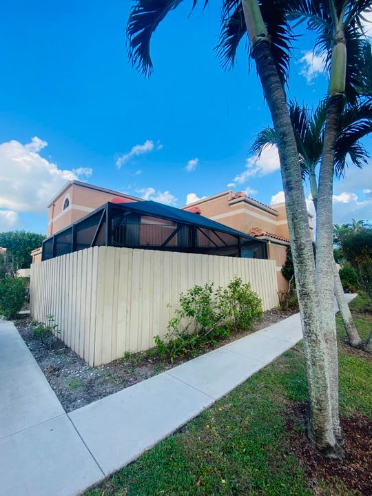 Active With Contract: $2,500 (3 beds, 3 baths, 1325 Square Feet)