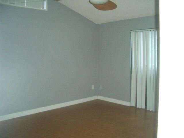 Под контрактом: $2,575 (2 спален, 2 ванн, 1276 Квадратных фут)