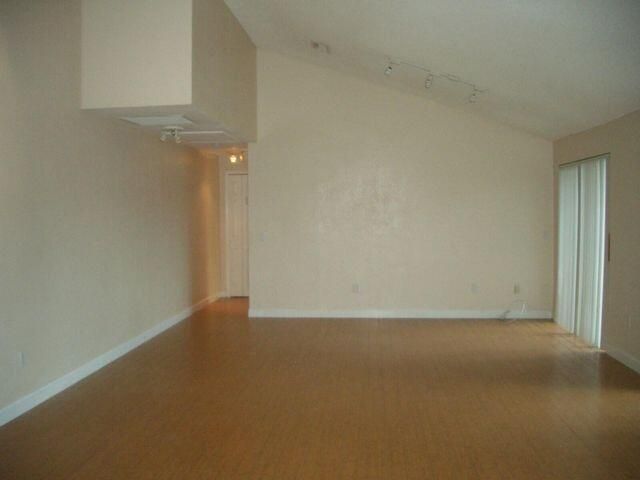 Под контрактом: $2,575 (2 спален, 2 ванн, 1276 Квадратных фут)