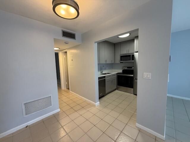 For Sale: $87,700 (1 beds, 1 baths, 612 Square Feet)