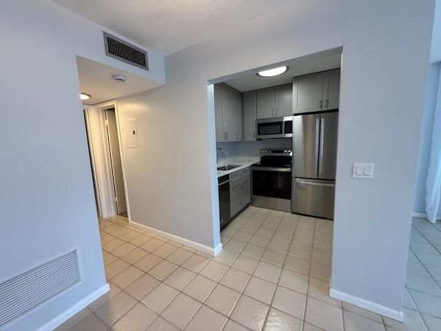 For Sale: $87,700 (1 beds, 1 baths, 612 Square Feet)