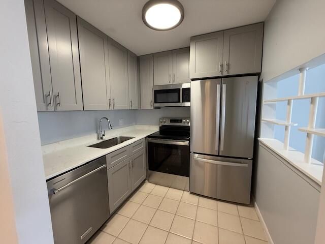 For Sale: $87,700 (1 beds, 1 baths, 612 Square Feet)