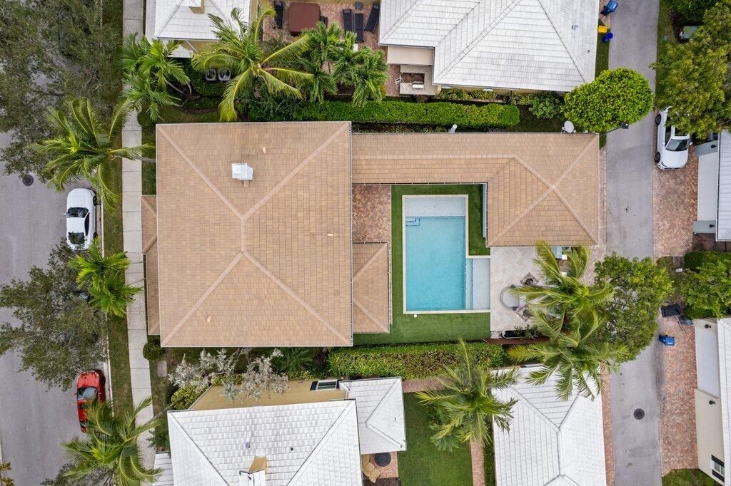 合同活跃: $1,099,000 (4 贝兹, 3 浴室, 2720 平方英尺)