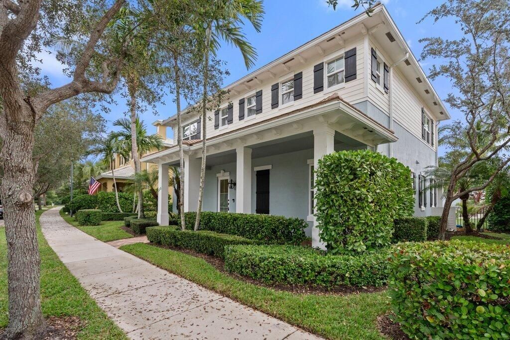 合同活跃: $1,099,000 (4 贝兹, 3 浴室, 2720 平方英尺)