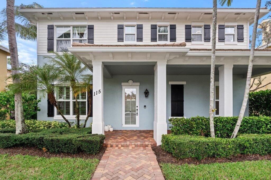 合同活跃: $1,099,000 (4 贝兹, 3 浴室, 2720 平方英尺)