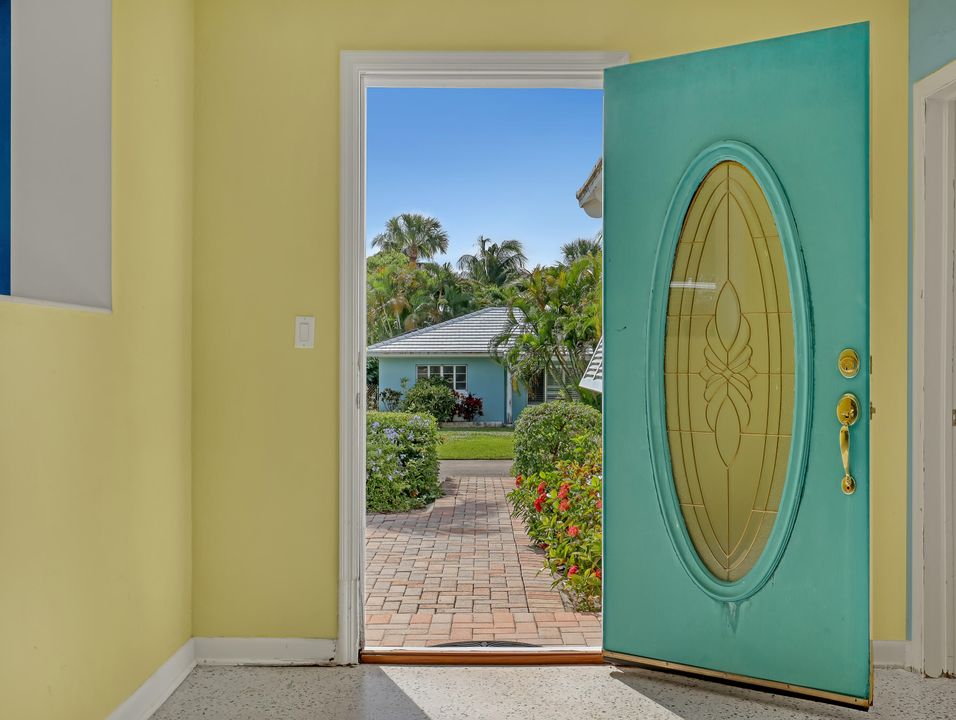 En Venta: $2,450,000 (4 camas, 3 baños, 2408 Pies cuadrados)