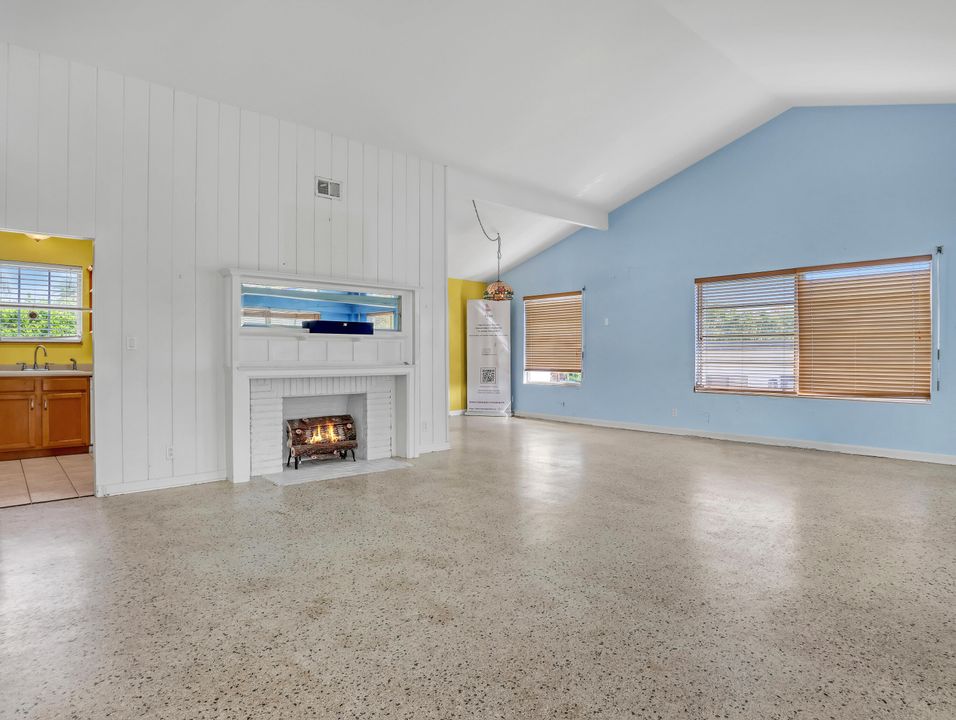 En Venta: $2,450,000 (4 camas, 3 baños, 2408 Pies cuadrados)