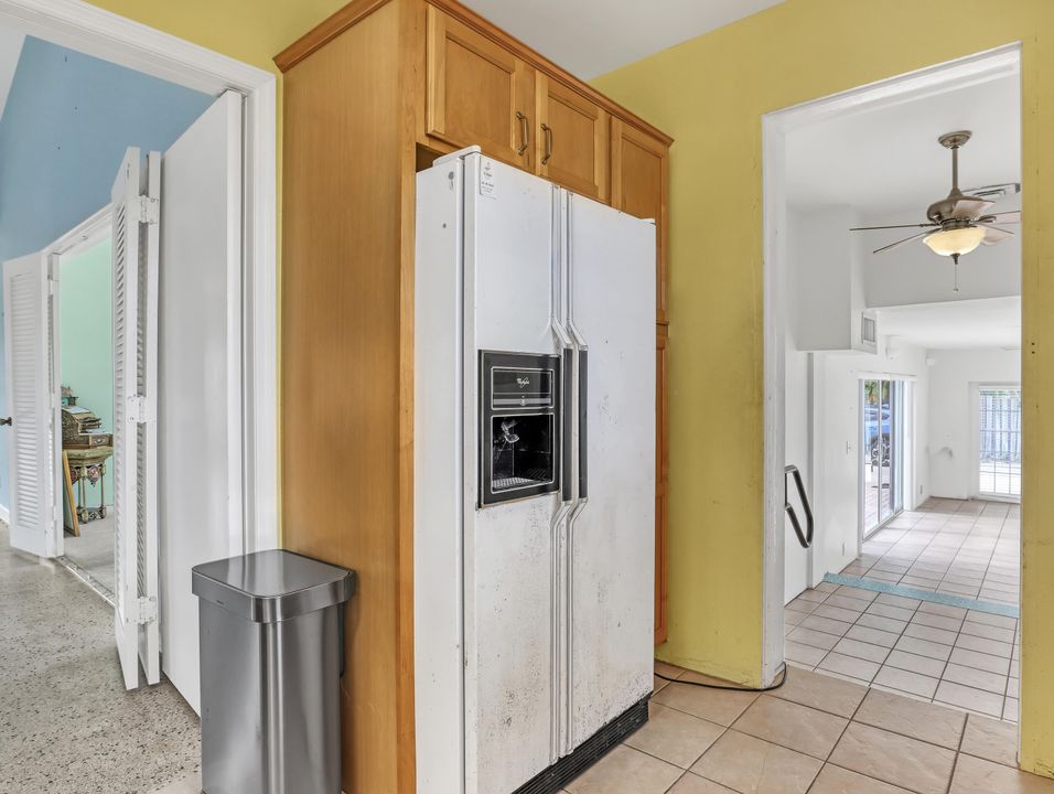 En Venta: $2,450,000 (4 camas, 3 baños, 2408 Pies cuadrados)