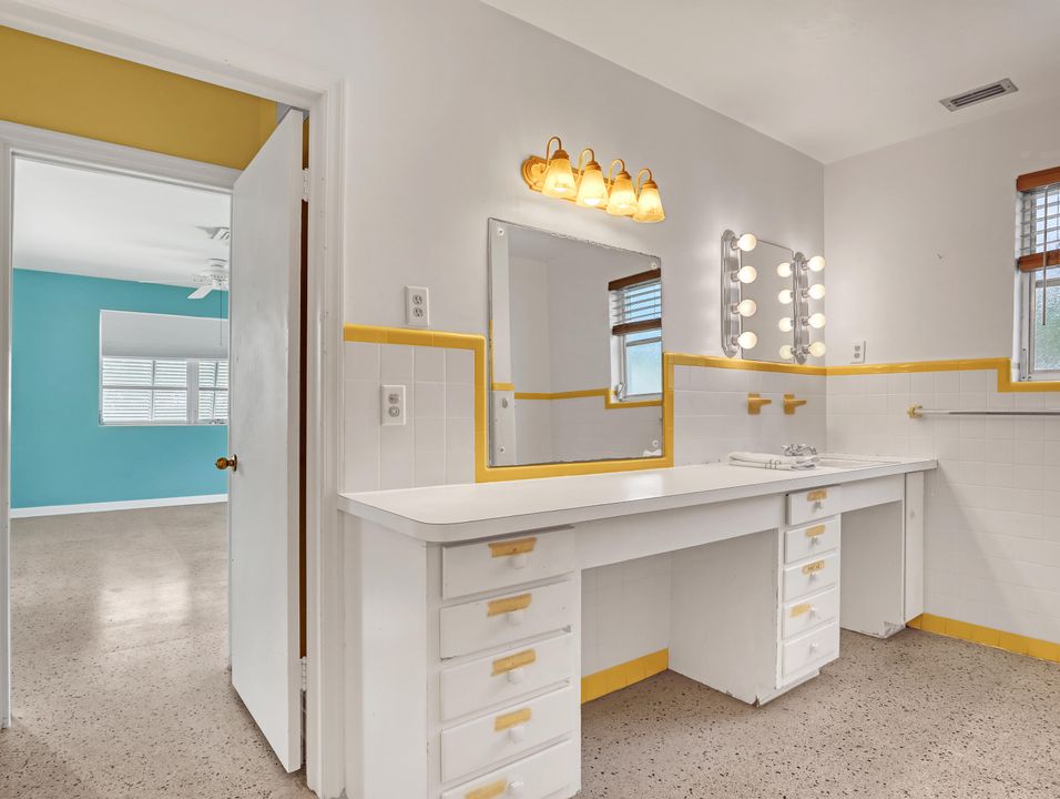 En Venta: $2,450,000 (4 camas, 3 baños, 2408 Pies cuadrados)