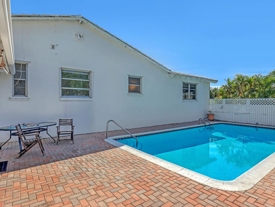 En Venta: $2,450,000 (4 camas, 3 baños, 2408 Pies cuadrados)