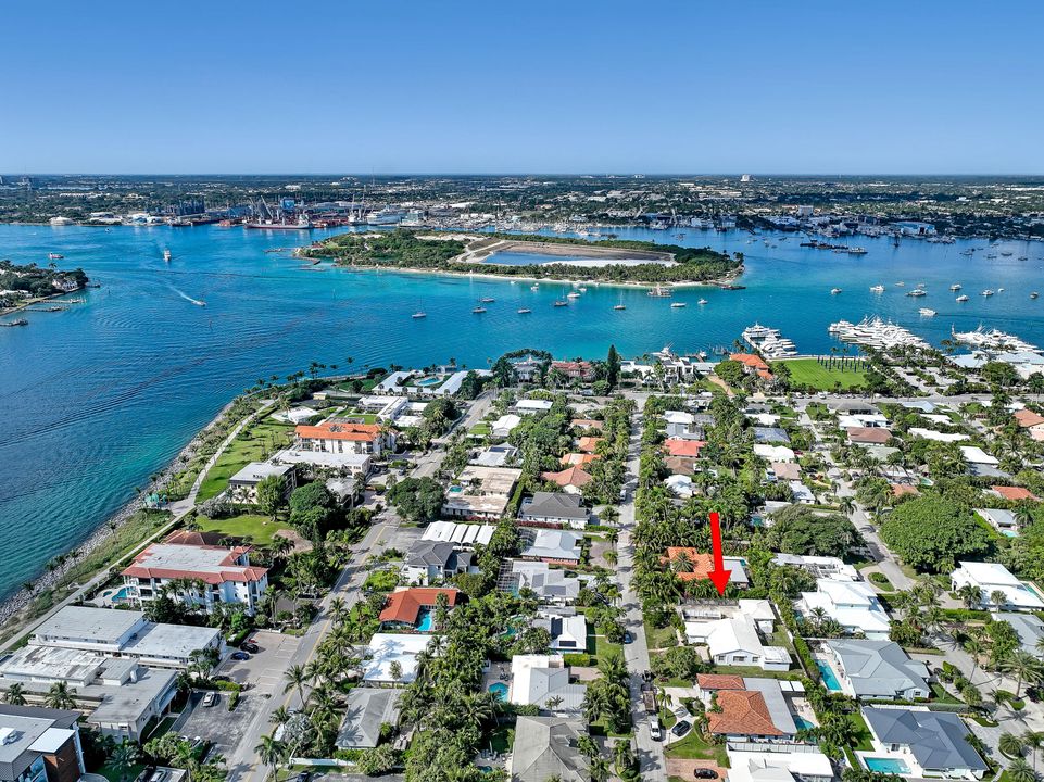 En Venta: $2,450,000 (4 camas, 3 baños, 2408 Pies cuadrados)