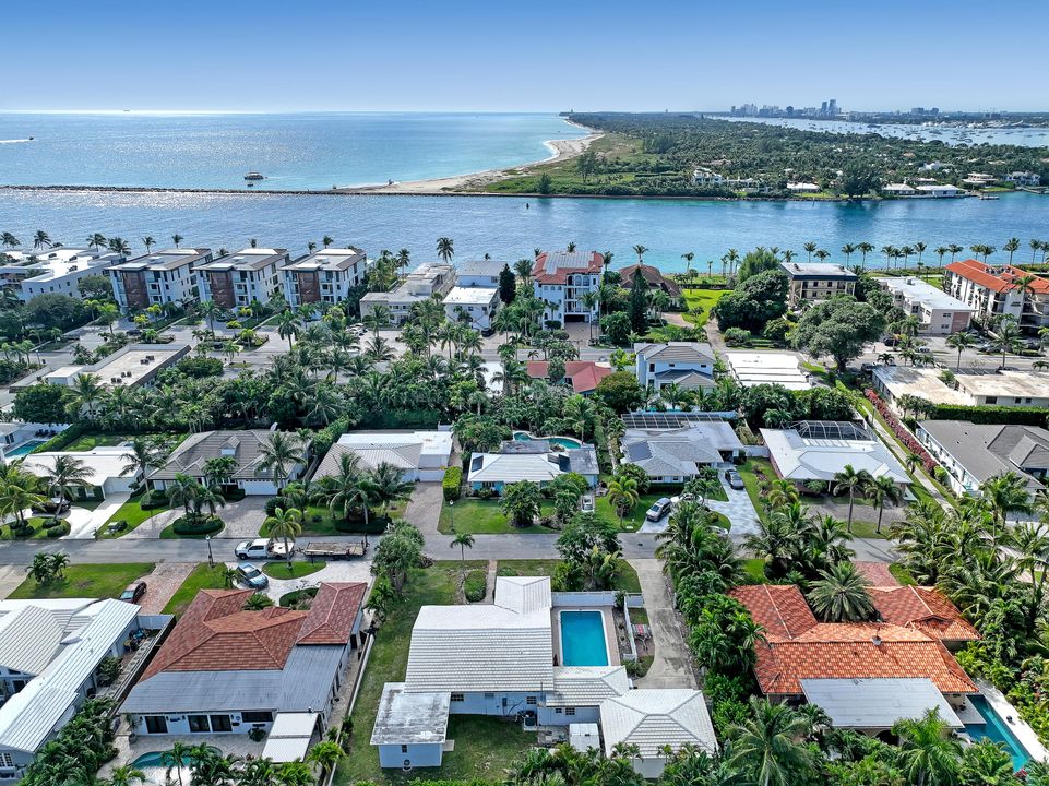 En Venta: $2,450,000 (4 camas, 3 baños, 2408 Pies cuadrados)