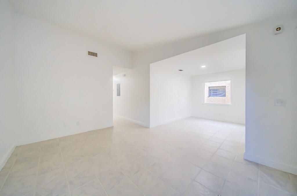 Activo con contrato: $324,500 (3 camas, 2 baños, 1110 Pies cuadrados)