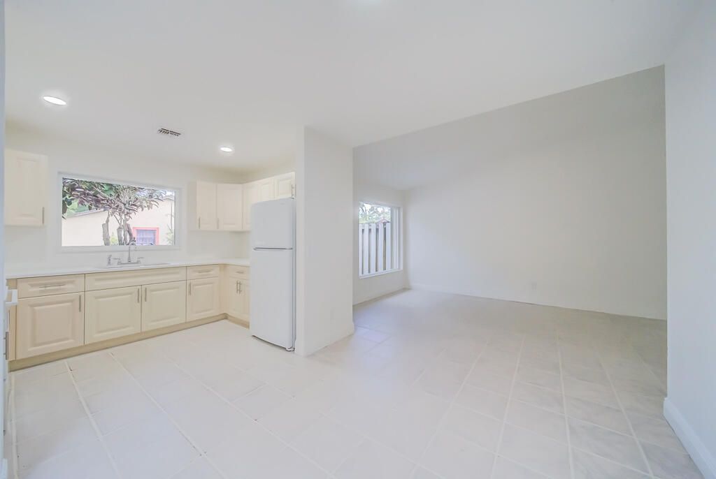 Activo con contrato: $324,500 (3 camas, 2 baños, 1110 Pies cuadrados)