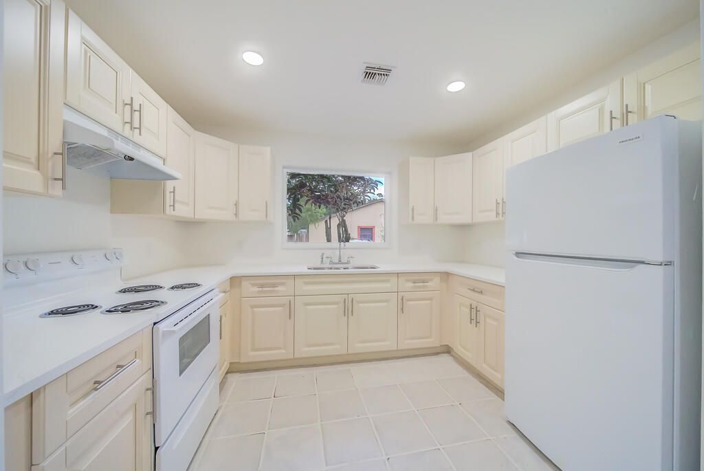 Activo con contrato: $324,500 (3 camas, 2 baños, 1110 Pies cuadrados)