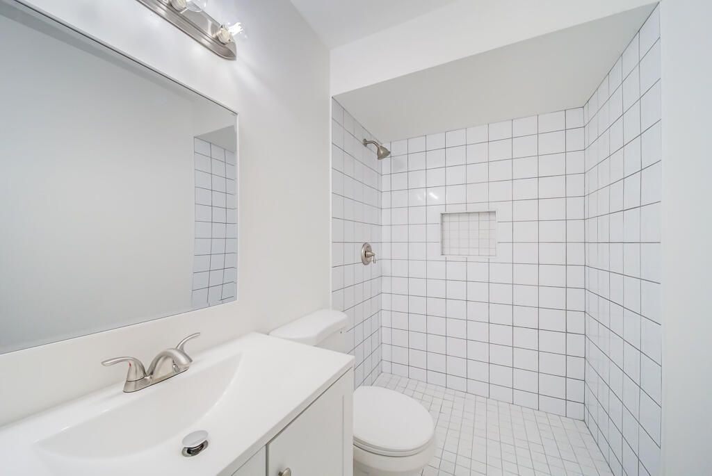 Activo con contrato: $324,500 (3 camas, 2 baños, 1110 Pies cuadrados)