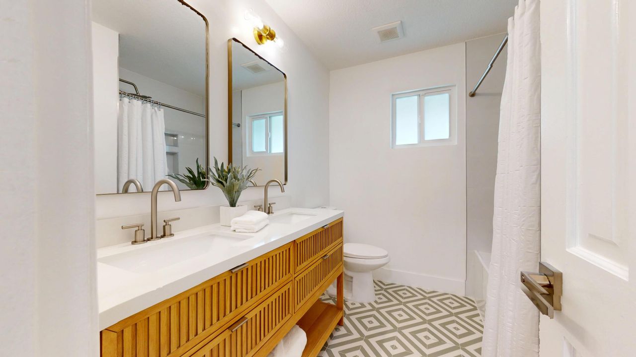 For Sale: $1,350,000 (5 beds, 3 baths, 3766 Square Feet)