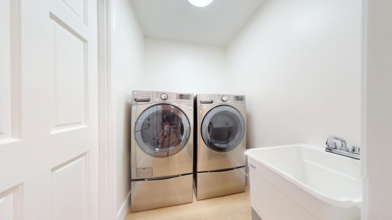 For Sale: $1,350,000 (5 beds, 3 baths, 3766 Square Feet)