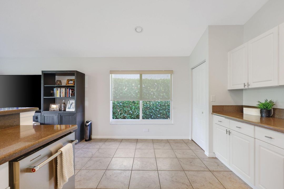 合同活跃: $719,000 (3 贝兹, 2 浴室, 1659 平方英尺)